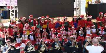 FEIRA DA CAPELINHA REALIZADA NA PRAÇA COM ATRAÇÕES DE NATAL