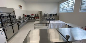 INAUGURADA COZINHA INDUSTRIAL QUE PROMOVERÁ CAPACITAÇÃO À POPULAÇÃO