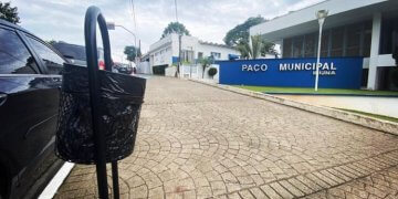 Prefeitura instala 100 lixeiras na cidade