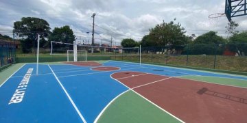 Prefeitura entrega reforma de quadra do CDHU Sta Lucia