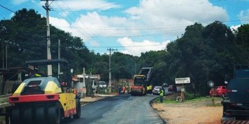 Obras de pavimentação na Rod. Tancredo Neves