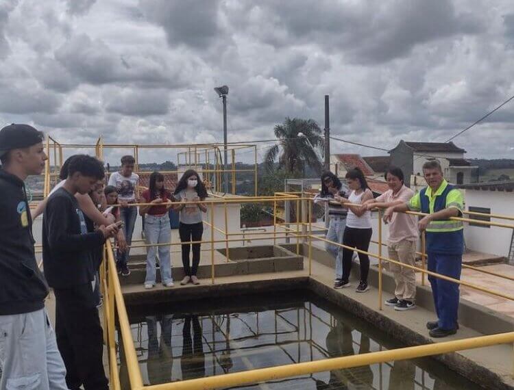 ALUNOS VISITAM SABESP EM COMEMORAÇÃO AO MÊS DA ÁGUA