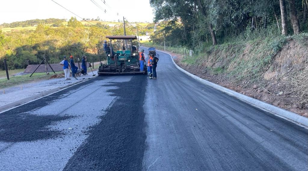 Asfalto no bairro do Rosarial