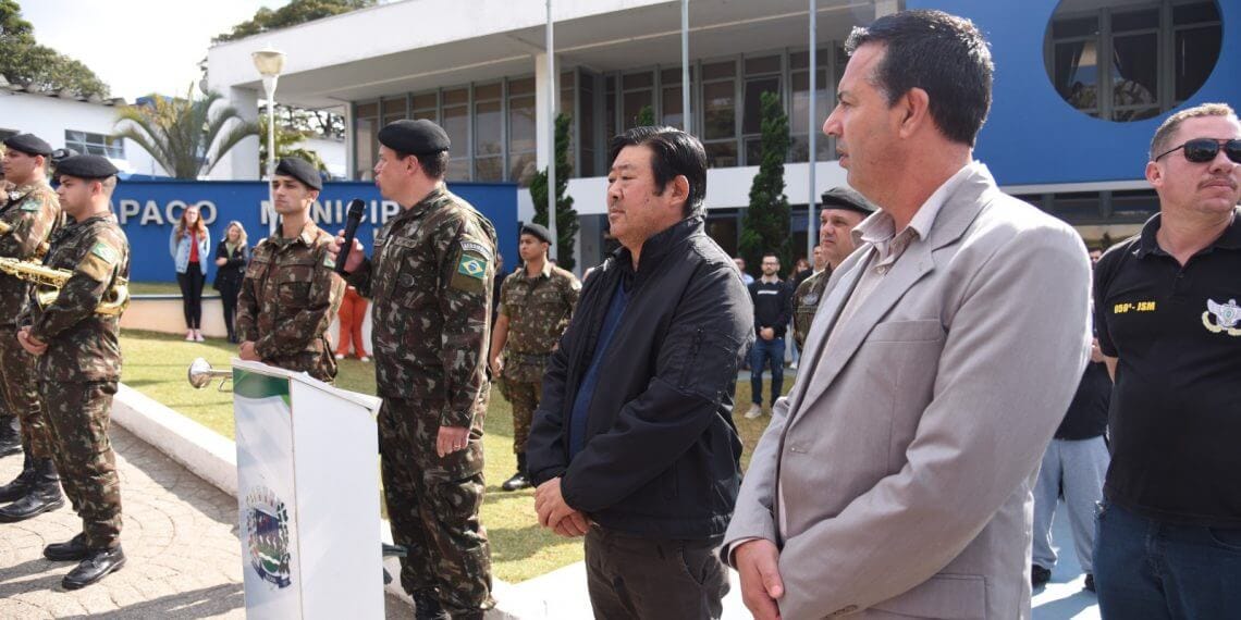 Exército realiza Cerimônia em frente ao Paço Municipal
