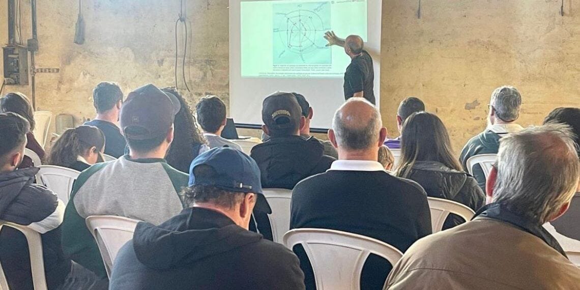 Secretaria da Agricultura realiza palestra sobre plantio em hortaliças.