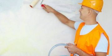 Aprenda técnicas de reparo e pintura em edificações.