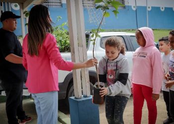 Secretaria do Meio Ambiente faz ação contra queimadas em escola do Piratuba