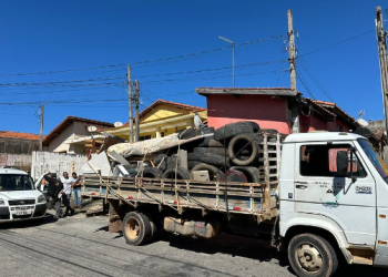 MUTIRÃO RECOLHEU OBJETOS QUE PODEM SERVIR DE CRIADOURO DO MOSQUITO DA DENGUE