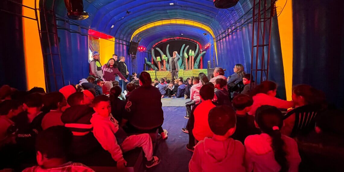 Ibiúna recebeu o Teatro Portátil com o espetáculo “Bichos Vermelhos”