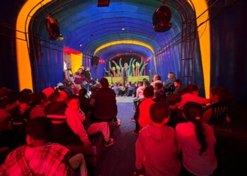 Ibiúna recebeu o Teatro Portátil com o espetáculo “Bichos Vermelhos”