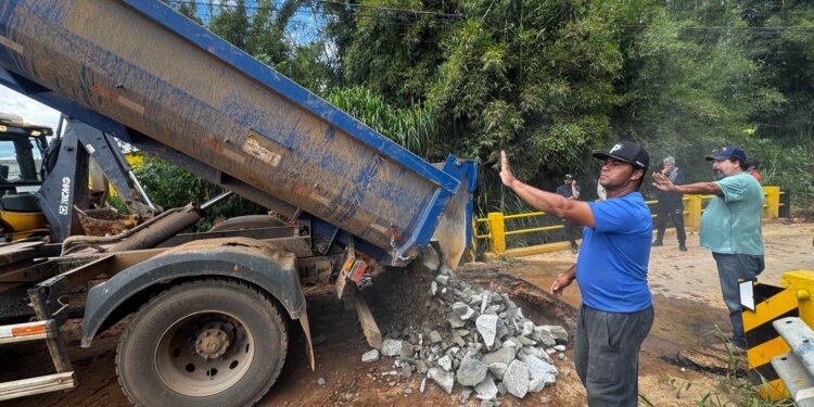 Prefeitura de Ibiúna realiza reparo na cabeceira da ponte do Puris e libera tráfego
